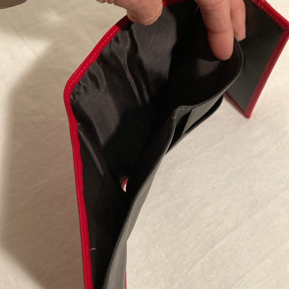 Ferrari Red Leather bifold Wallet made in Italy - Picture 7 of 16